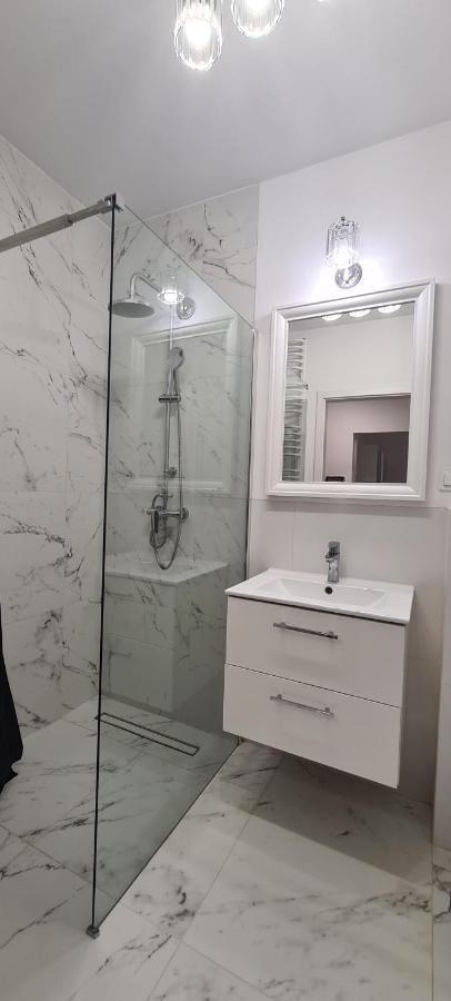 44 - Apartamenty Siedlce - Nowy Apartament W Centrum Przy Ul Czerwonego Krzyza Esterno foto